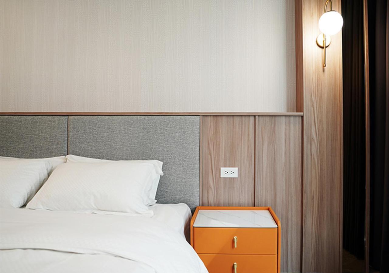 The Riverside Hotel&Motel Kaohsiung Buitenkant foto