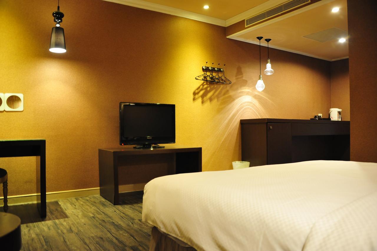 The Riverside Hotel&Motel Kaohsiung Buitenkant foto