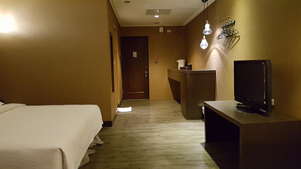 The Riverside Hotel&Motel Kaohsiung Buitenkant foto