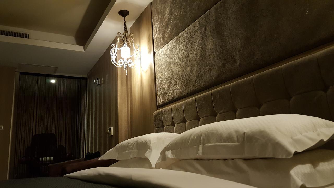The Riverside Hotel&Motel Kaohsiung Buitenkant foto