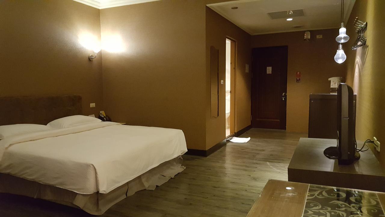 The Riverside Hotel&Motel Kaohsiung Buitenkant foto