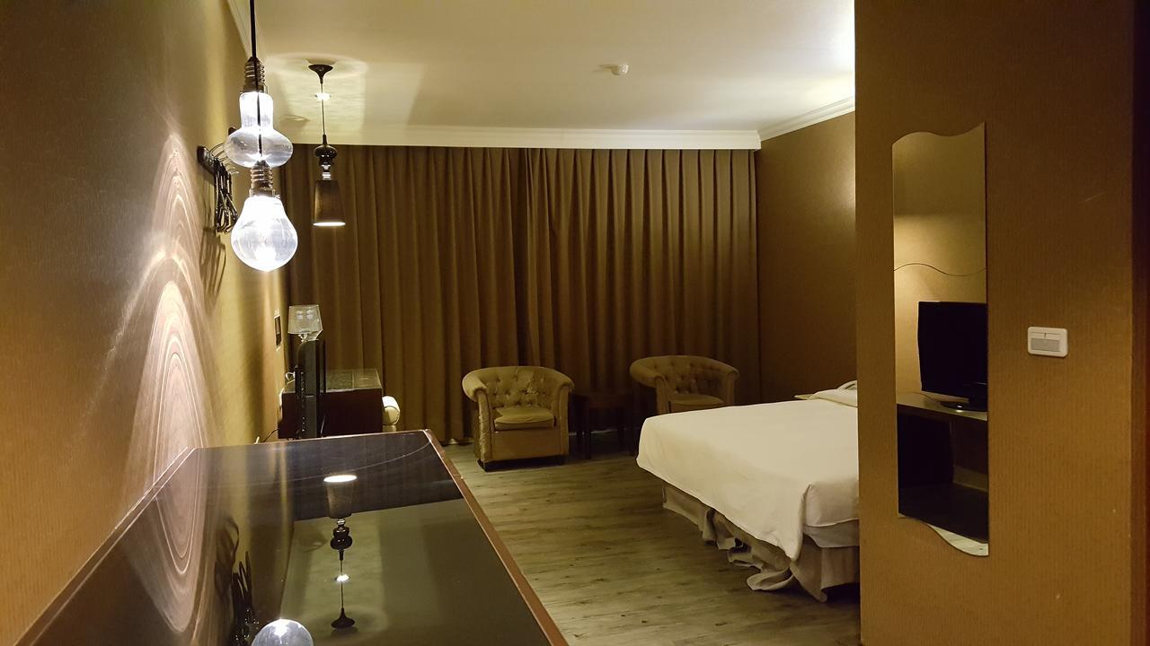 The Riverside Hotel&Motel Kaohsiung Buitenkant foto