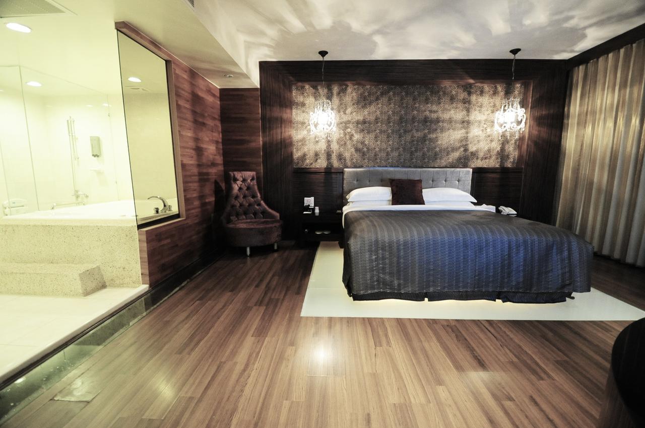 The Riverside Hotel&Motel Kaohsiung Buitenkant foto
