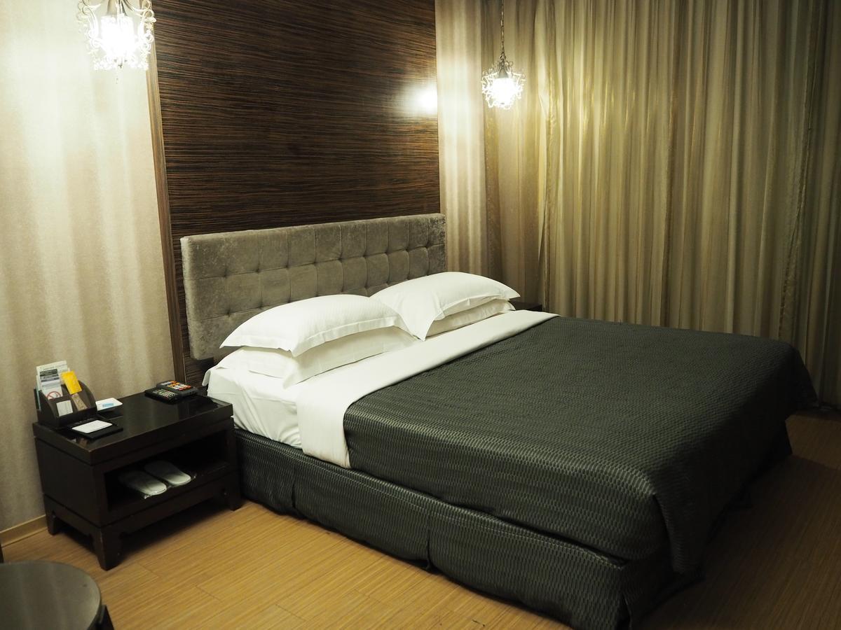 The Riverside Hotel&Motel Kaohsiung Buitenkant foto