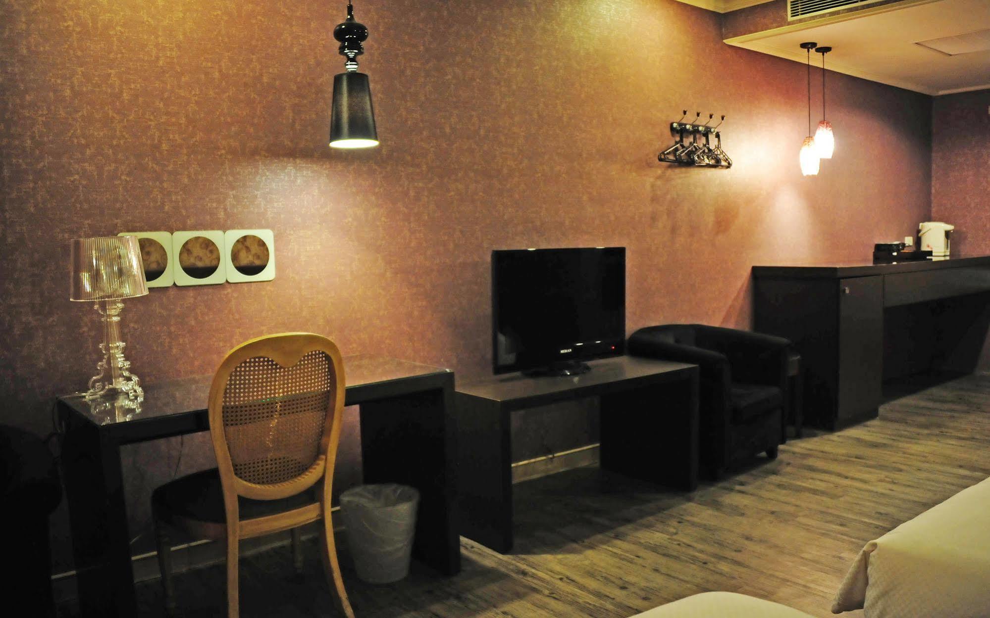 The Riverside Hotel&Motel Kaohsiung Buitenkant foto