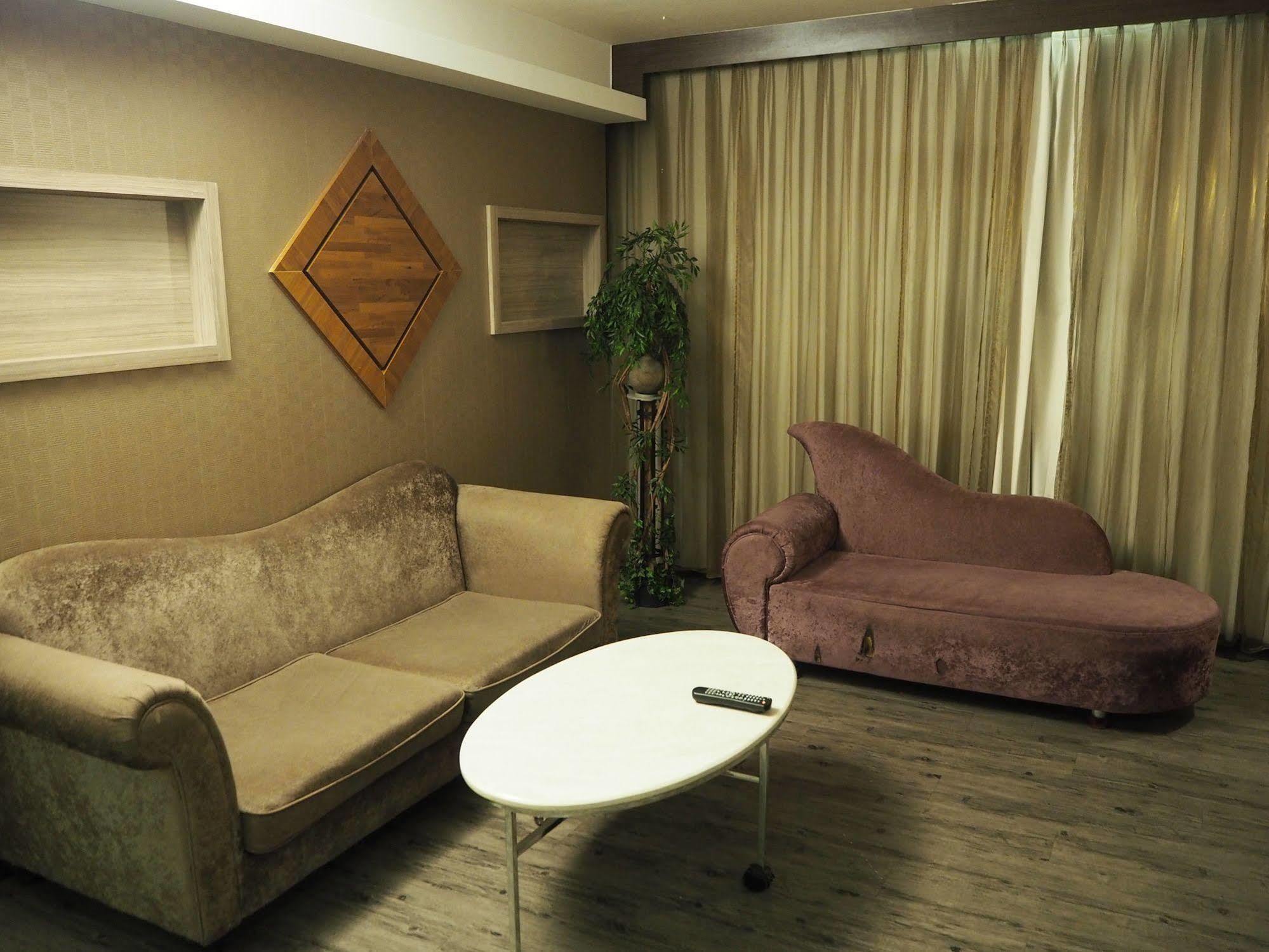 The Riverside Hotel&Motel Kaohsiung Buitenkant foto