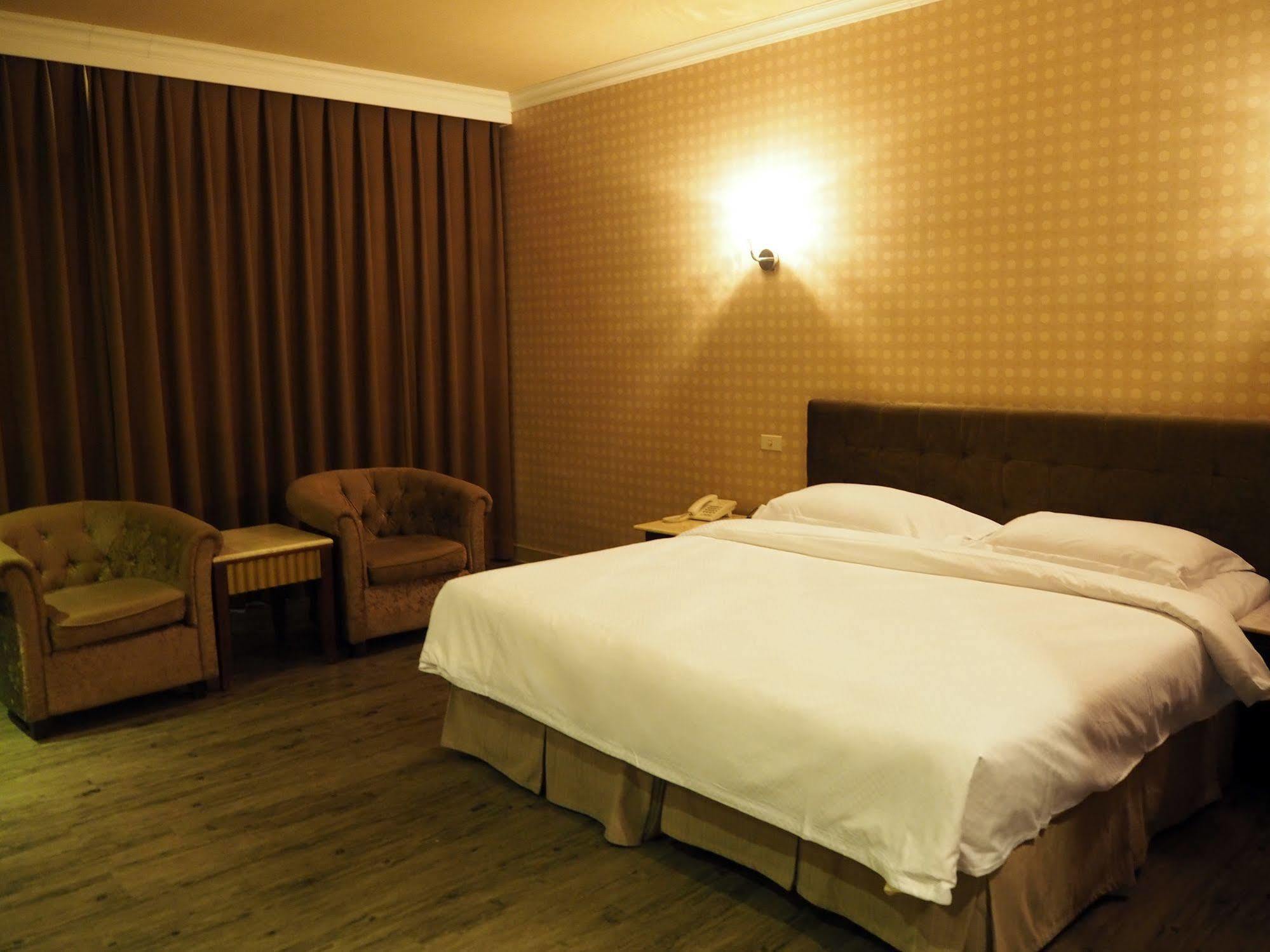 The Riverside Hotel&Motel Kaohsiung Buitenkant foto