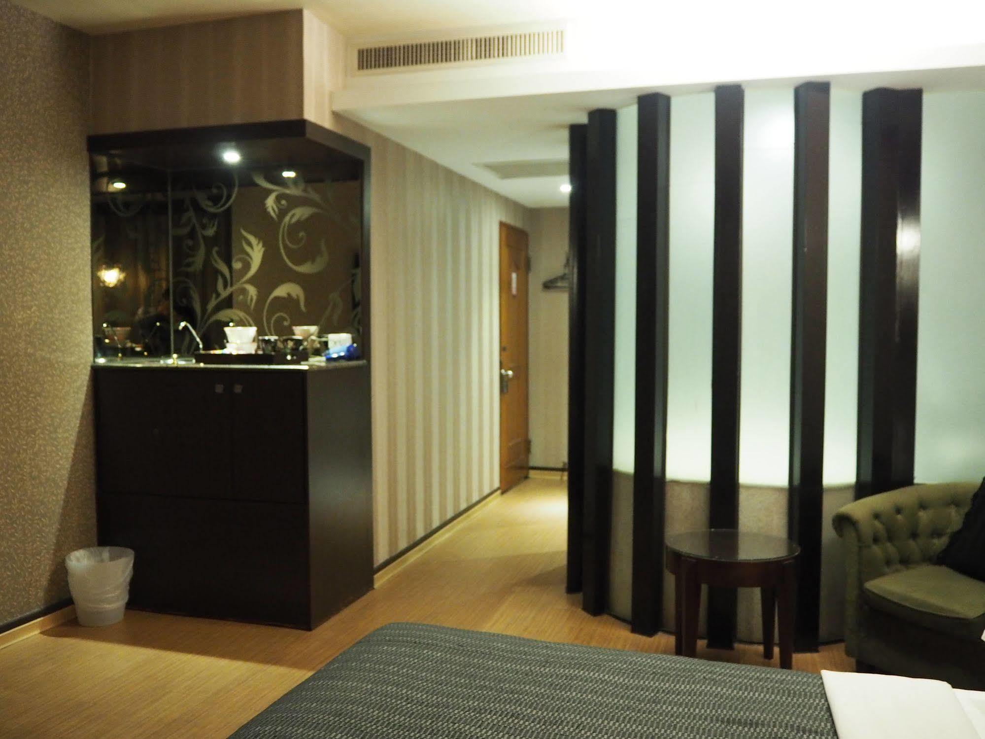 The Riverside Hotel&Motel Kaohsiung Buitenkant foto