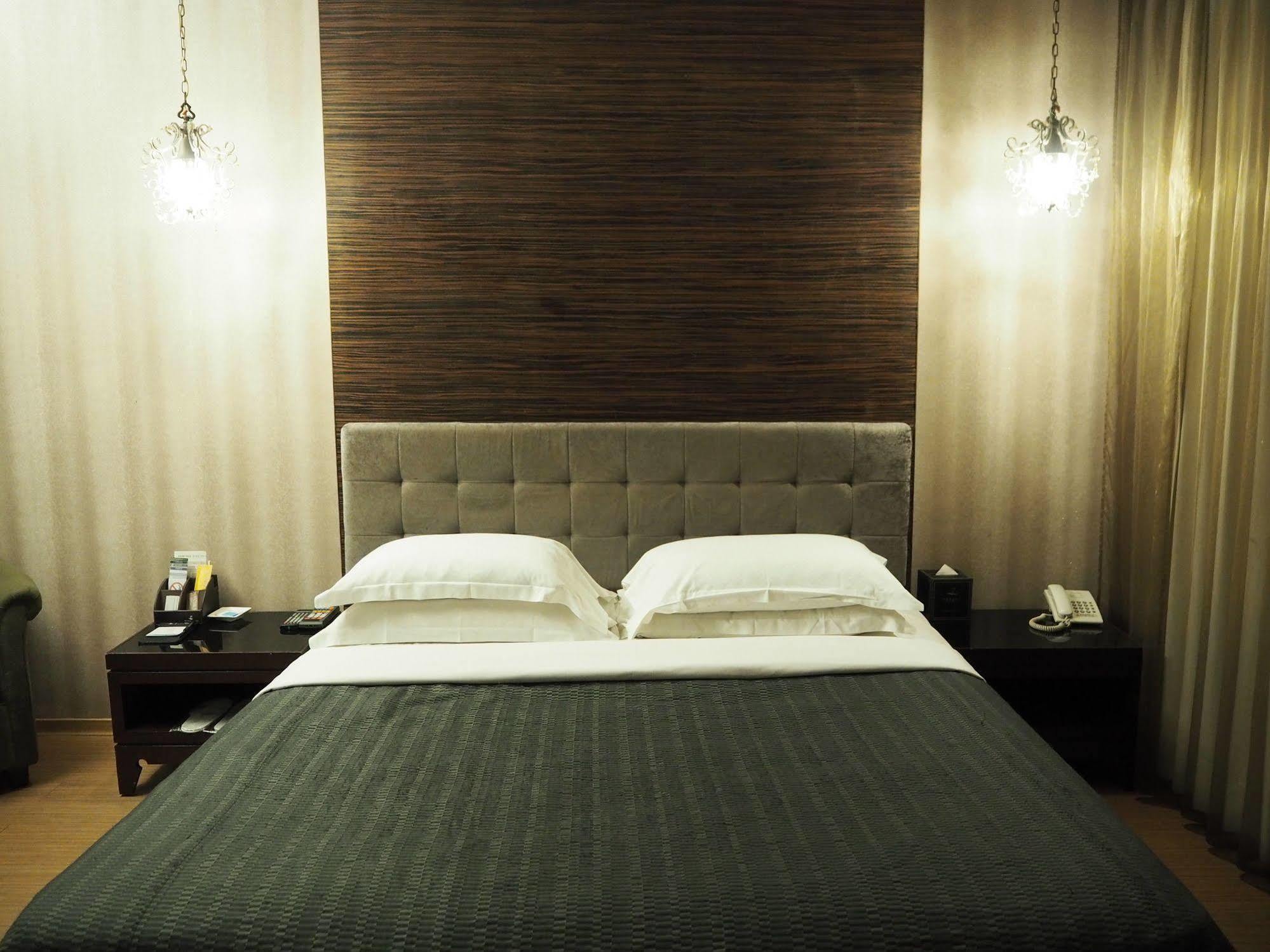 The Riverside Hotel&Motel Kaohsiung Buitenkant foto