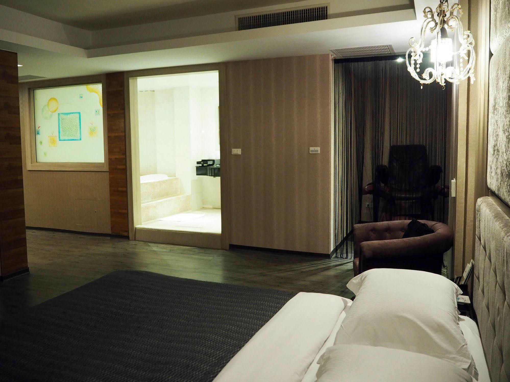 The Riverside Hotel&Motel Kaohsiung Buitenkant foto