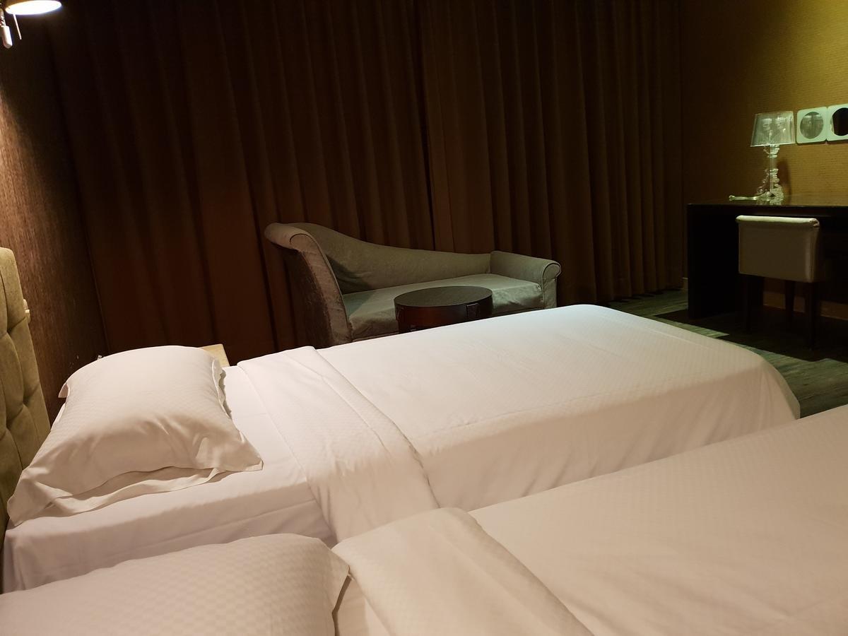 The Riverside Hotel&Motel Kaohsiung Buitenkant foto